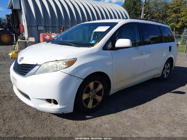 2013 Toyota Sienna Le V6 8 Passenger მანქანა იყიდება აუქციონზე, vin: 5TDKK3DC2DS329908, აუქციონის ნომერი: 46136816