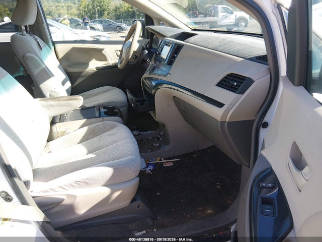2013 Toyota Sienna Le V6 8 Passenger მანქანა იყიდება აუქციონზე, vin: 5TDKK3DC2DS329908, აუქციონის ნომერი: 46136816