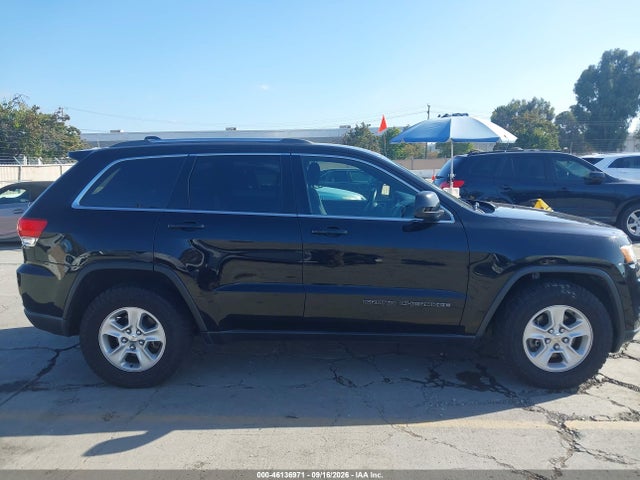 1C4RJEAG9HC902900 Jeep Grand Cherokee Laredo 4x2