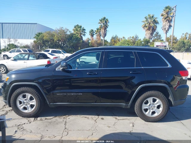 1C4RJEAG9HC902900 Jeep Grand Cherokee Laredo 4x2