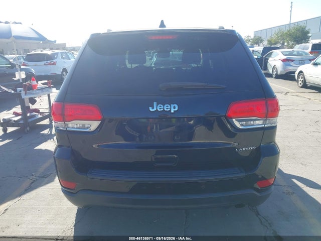 1C4RJEAG9HC902900 Jeep Grand Cherokee Laredo 4x2