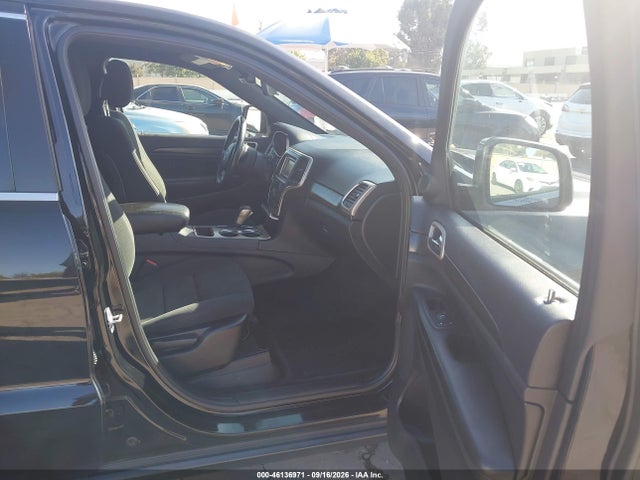 1C4RJEAG9HC902900 Jeep Grand Cherokee Laredo 4x2