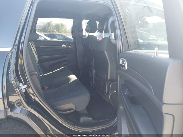 1C4RJEAG9HC902900 Jeep Grand Cherokee Laredo 4x2