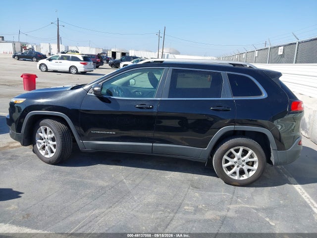 Продажа на аукционе авто 2017 Jeep Cherokee Latitude Fwd, vin: 1C4PJLCB8HD221585, номер лота: 46137058