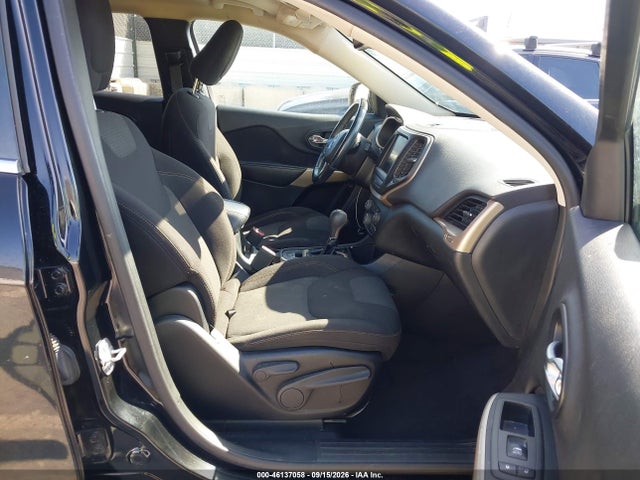 Продажа на аукционе авто 2017 Jeep Cherokee Latitude Fwd, vin: 1C4PJLCB8HD221585, номер лота: 46137058