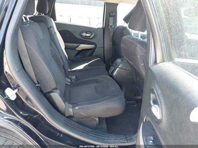 Продажа на аукционе авто 2017 Jeep Cherokee Latitude Fwd, vin: 1C4PJLCB8HD221585, номер лота: 46137058
