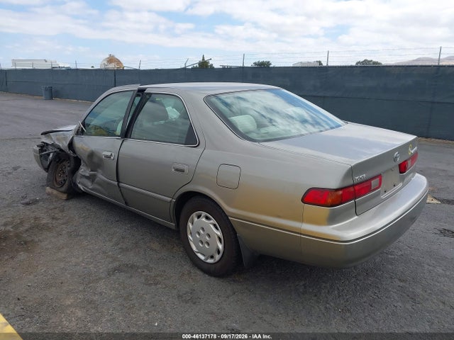 46137178 :رقم المزاد ، JT2BG22K1W0259516 vin ، 1998 Toyota Camry Le مزاد بيع