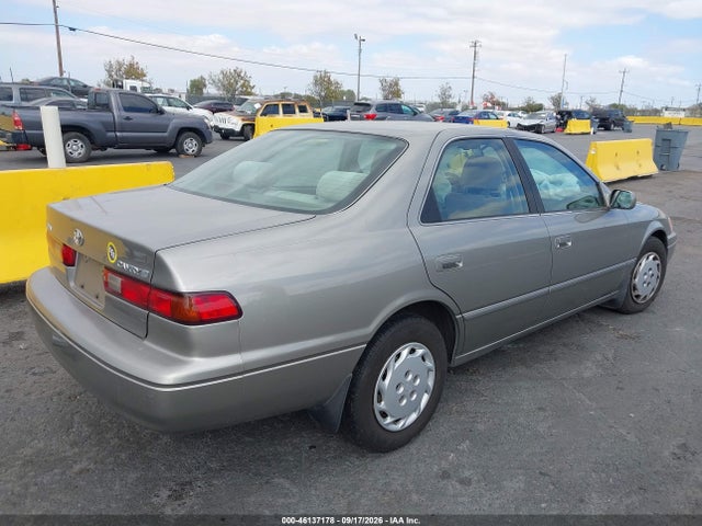 46137178 :رقم المزاد ، JT2BG22K1W0259516 vin ، 1998 Toyota Camry Le مزاد بيع