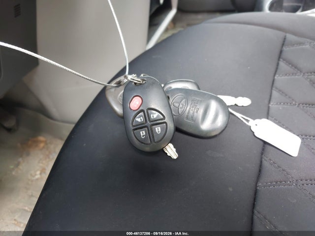 2015 Toyota Sienna Le 7 Passenger მანქანა იყიდება აუქციონზე, vin: 5TDJK3DC2FS118772, აუქციონის ნომერი: 46137286