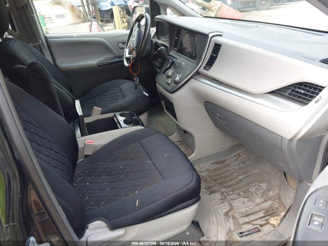 2015 Toyota Sienna Le 7 Passenger მანქანა იყიდება აუქციონზე, vin: 5TDJK3DC2FS118772, აუქციონის ნომერი: 46137286