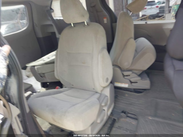 2015 Toyota Sienna Le 7 Passenger მანქანა იყიდება აუქციონზე, vin: 5TDJK3DC2FS118772, აუქციონის ნომერი: 46137286