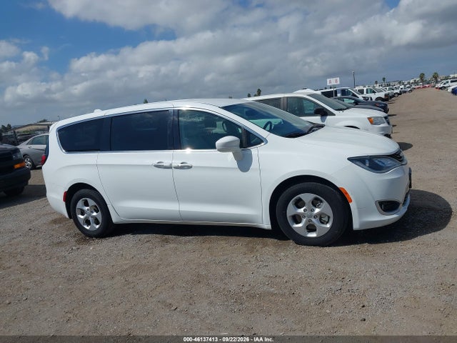 2018 Chrysler Pacifica Hybrid Touring Plus მანქანა იყიდება აუქციონზე, vin: 2C4RC1H7XJR332959, აუქციონის ნომერი: 46137413