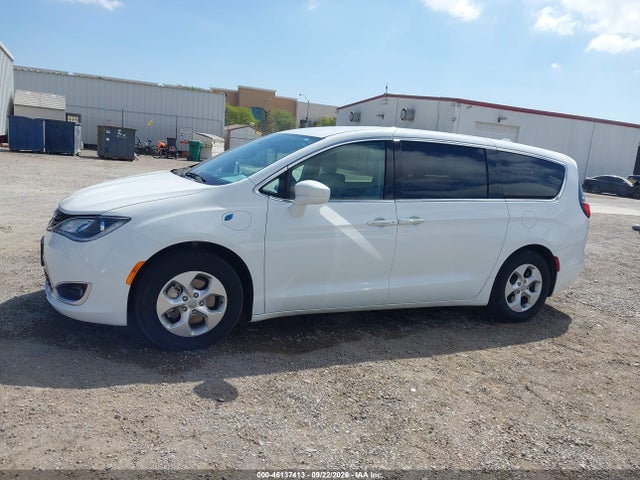 2018 Chrysler Pacifica Hybrid Touring Plus მანქანა იყიდება აუქციონზე, vin: 2C4RC1H7XJR332959, აუქციონის ნომერი: 46137413