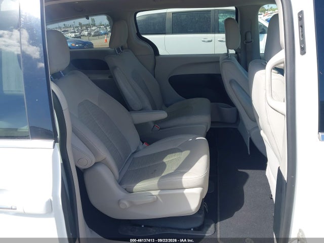 2018 Chrysler Pacifica Hybrid Touring Plus მანქანა იყიდება აუქციონზე, vin: 2C4RC1H7XJR332959, აუქციონის ნომერი: 46137413