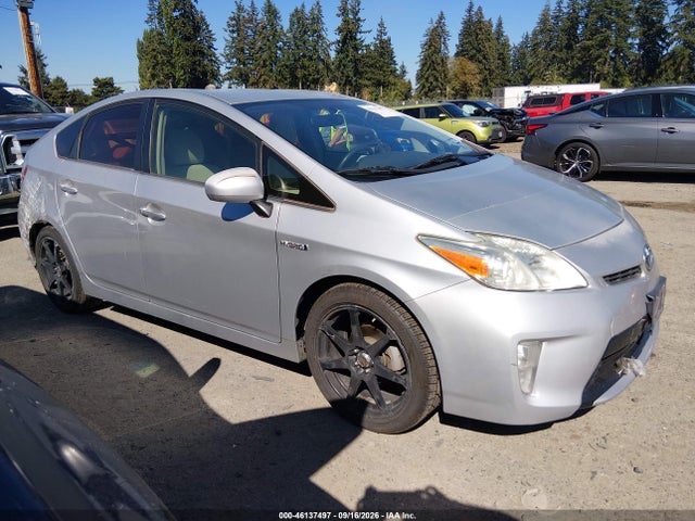 Toyota Prius Two 2015 JTDKN3DU3F0416125 Image 13