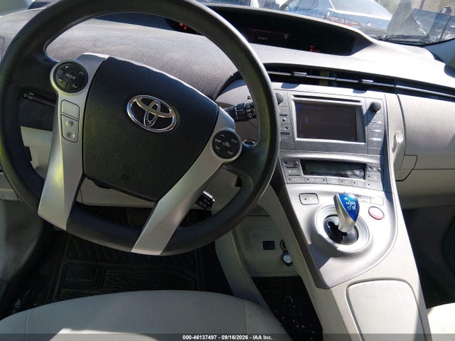 Toyota Prius Two 2015 JTDKN3DU3F0416125 Image 18