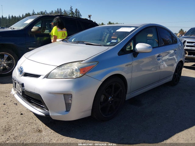 Toyota Prius Two 2015 JTDKN3DU3F0416125 Image 2
