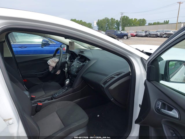 Продажа на аукционе авто 2015 Ford Focus Se, vin: 1FADP3K25FL301387, номер лота: 46137636