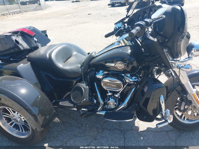 Harley-Davidson FLHTCUTG 2022 1HD1MAF12NB854495 Image 8
