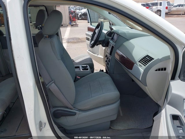 46138261 :رقم المزاد ، 2A4RR5D1XAR136540 vin ، 2010 Chrysler Town & Country Touring مزاد بيع