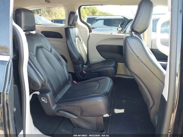 Chrysler Pacifica Touring L 2024 2C4RC1BG7RR101876 Image 8