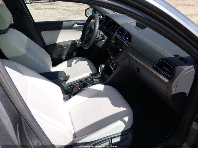 46138811 :رقم المزاد ، 3VV2B7AX0JM142002 vin ، 2018 Volkswagen Tiguan 2.0t Se/2.0t Sel مزاد بيع