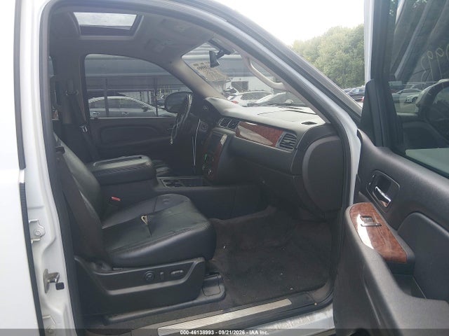 46138993 :رقم المزاد ، 1GNFK13058R256462 vin ، 2008 Chevrolet Tahoe Lt مزاد بيع