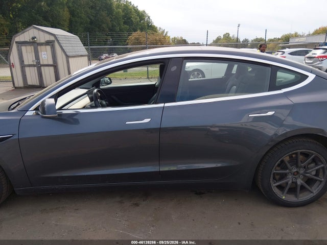 46139286 :رقم المزاد ، 5YJ3E1EB8JF104222 vin ، 2018 Tesla Model 3 Long Range/performance مزاد بيع