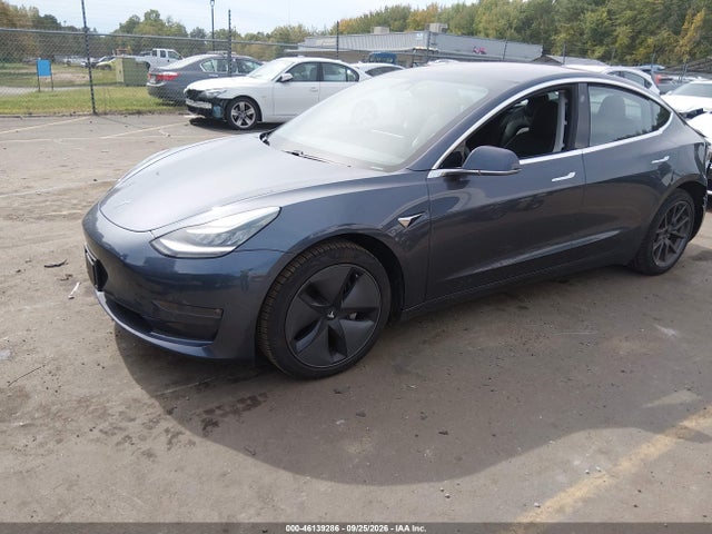 46139286 :رقم المزاد ، 5YJ3E1EB8JF104222 vin ، 2018 Tesla Model 3 Long Range/performance مزاد بيع
