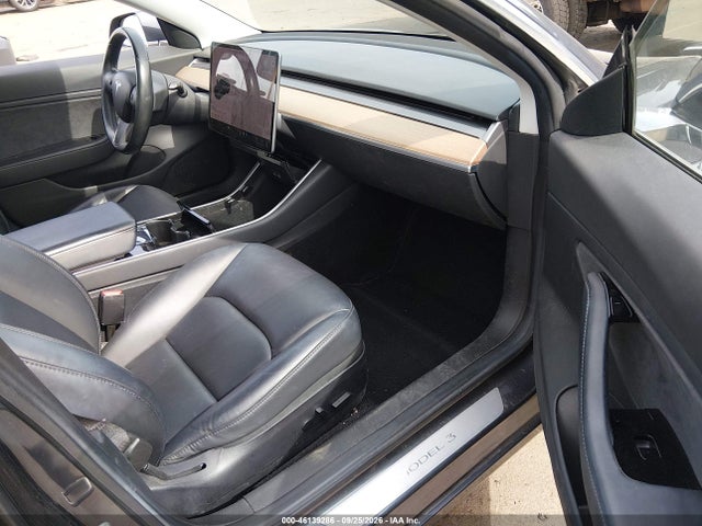 46139286 :رقم المزاد ، 5YJ3E1EB8JF104222 vin ، 2018 Tesla Model 3 Long Range/performance مزاد بيع