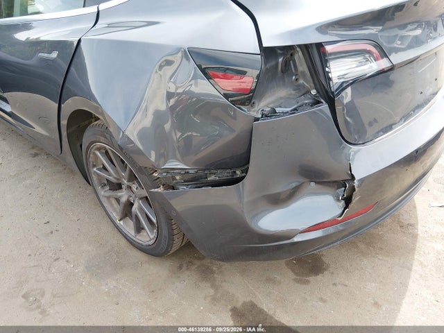 46139286 :رقم المزاد ، 5YJ3E1EB8JF104222 vin ، 2018 Tesla Model 3 Long Range/performance مزاد بيع