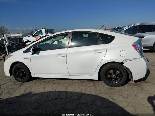 Toyota Prius Two 2015 JTDKN3DU3F1898492 Image 14