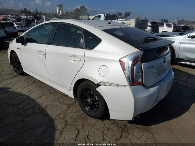 Toyota Prius Two 2015 JTDKN3DU3F1898492 Image 3