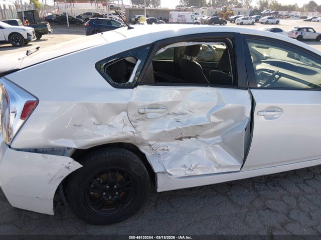 Toyota Prius Two 2015 JTDKN3DU3F1898492 Image 6
