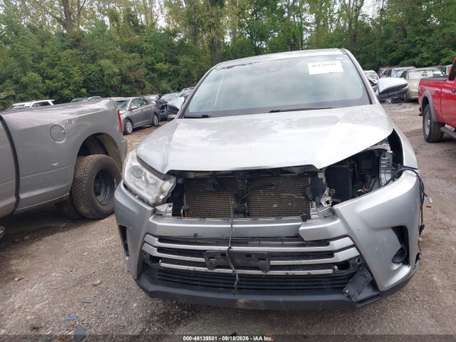 46139581 :رقم المزاد ، 5TDZARFHXJS038632 vin ، 2018 Toyota Highlander Le مزاد بيع