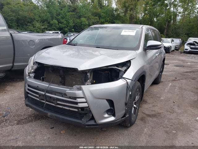 46139581 :رقم المزاد ، 5TDZARFHXJS038632 vin ، 2018 Toyota Highlander Le مزاد بيع