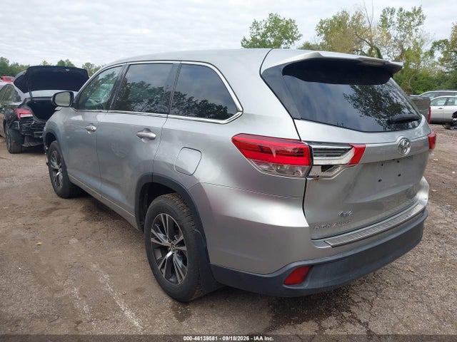46139581 :رقم المزاد ، 5TDZARFHXJS038632 vin ، 2018 Toyota Highlander Le مزاد بيع