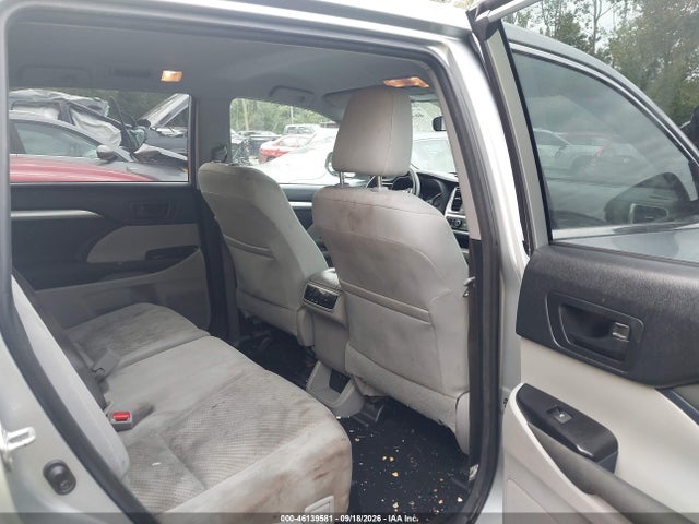 46139581 :رقم المزاد ، 5TDZARFHXJS038632 vin ، 2018 Toyota Highlander Le مزاد بيع