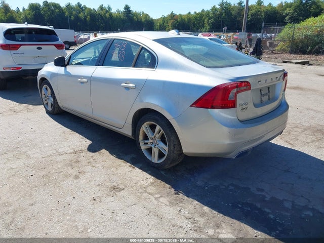 46139838 :رقم المزاد ، YV1612TB8F1306926 vin ، 2015 Volvo S60 T5 Premier مزاد بيع