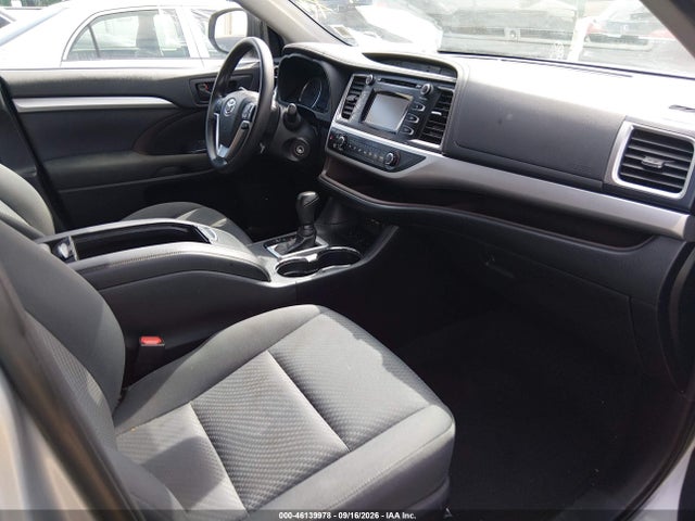 2019 Toyota Highlander Le მანქანა იყიდება აუქციონზე, vin: 5TDBZRFH3KS740724, აუქციონის ნომერი: 46139978