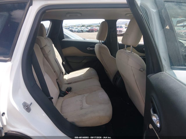 1C4PJLAB1GW125822 Jeep Cherokee Sport