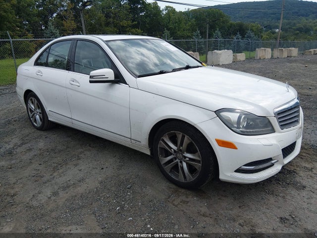 Продажа на аукционе авто 2013 Mercedes-benz C 300 Luxury 4matic, vin: WDDGF8AB8DR247608, номер лота: 46140316