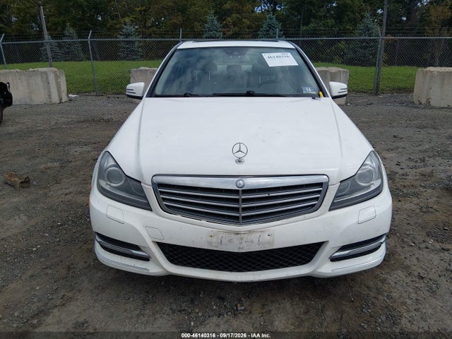 Продажа на аукционе авто 2013 Mercedes-benz C 300 Luxury 4matic, vin: WDDGF8AB8DR247608, номер лота: 46140316