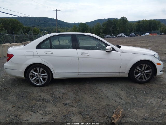 Продажа на аукционе авто 2013 Mercedes-benz C 300 Luxury 4matic, vin: WDDGF8AB8DR247608, номер лота: 46140316