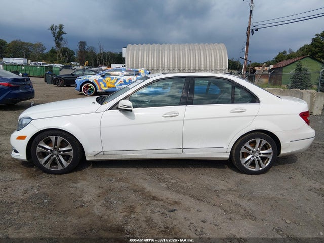 Продажа на аукционе авто 2013 Mercedes-benz C 300 Luxury 4matic, vin: WDDGF8AB8DR247608, номер лота: 46140316