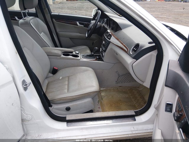 Продажа на аукционе авто 2013 Mercedes-benz C 300 Luxury 4matic, vin: WDDGF8AB8DR247608, номер лота: 46140316