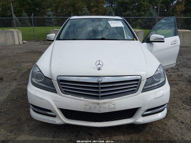 Продажа на аукционе авто 2013 Mercedes-benz C 300 Luxury 4matic, vin: WDDGF8AB8DR247608, номер лота: 46140316