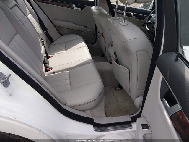 Продажа на аукционе авто 2013 Mercedes-benz C 300 Luxury 4matic, vin: WDDGF8AB8DR247608, номер лота: 46140316