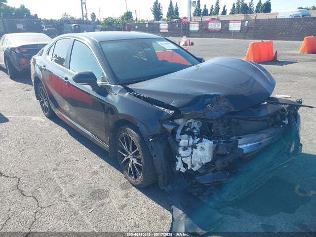 46140585 :رقم المزاد ، 4T1G11AK5NU659883 vin ، 2022 Toyota Camry Se مزاد بيع