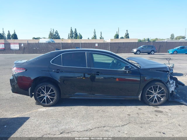46140585 :رقم المزاد ، 4T1G11AK5NU659883 vin ، 2022 Toyota Camry Se مزاد بيع